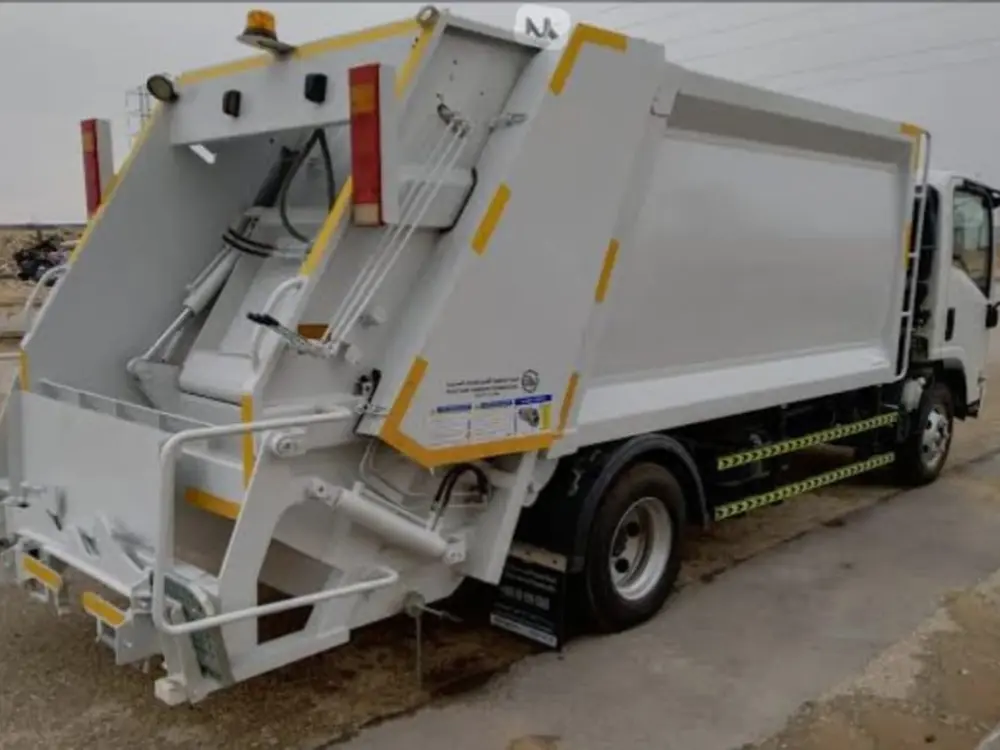 Waste compactor truck